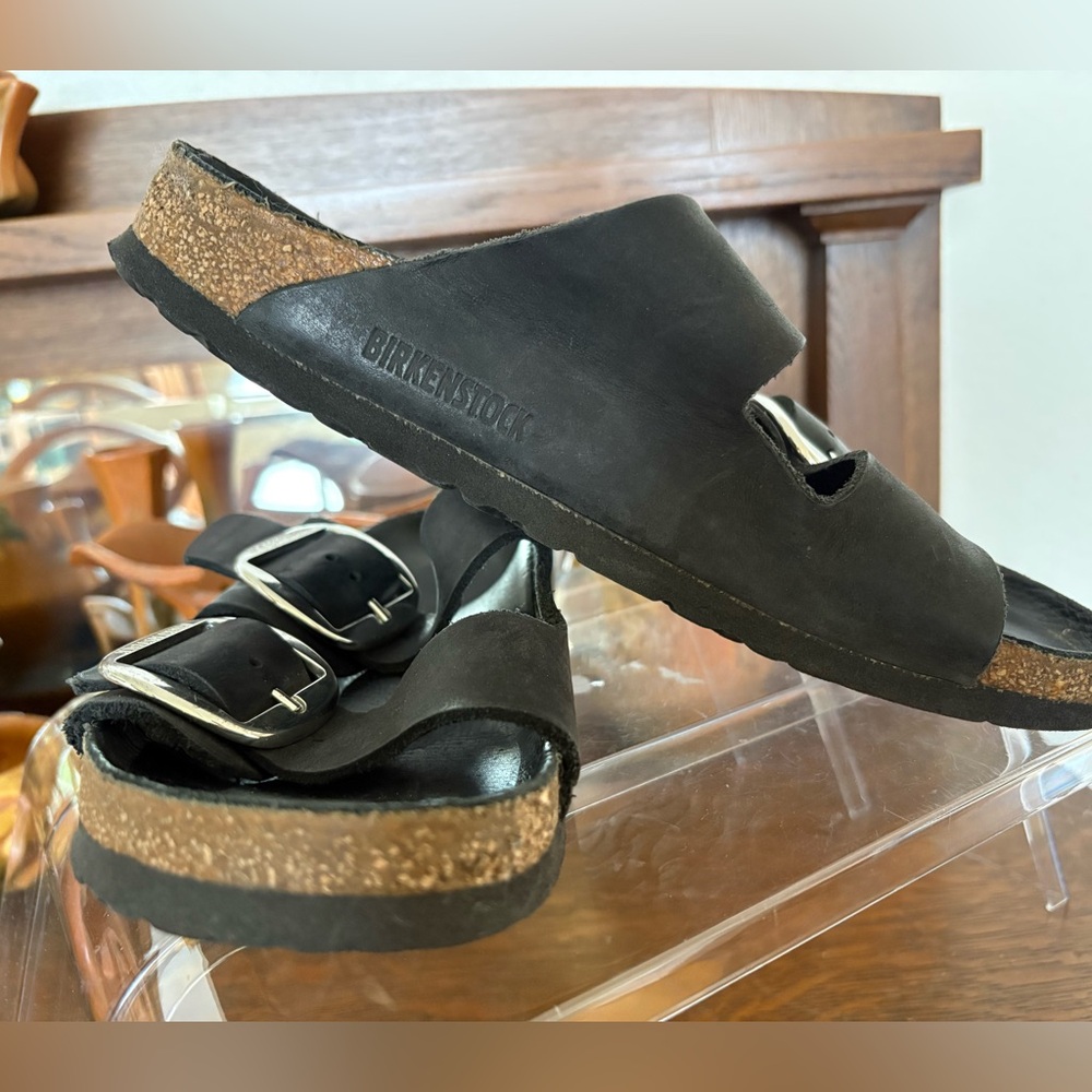 Birkenstock Arizona, big silver buckle, leather sandals black size 11 US/42 EU